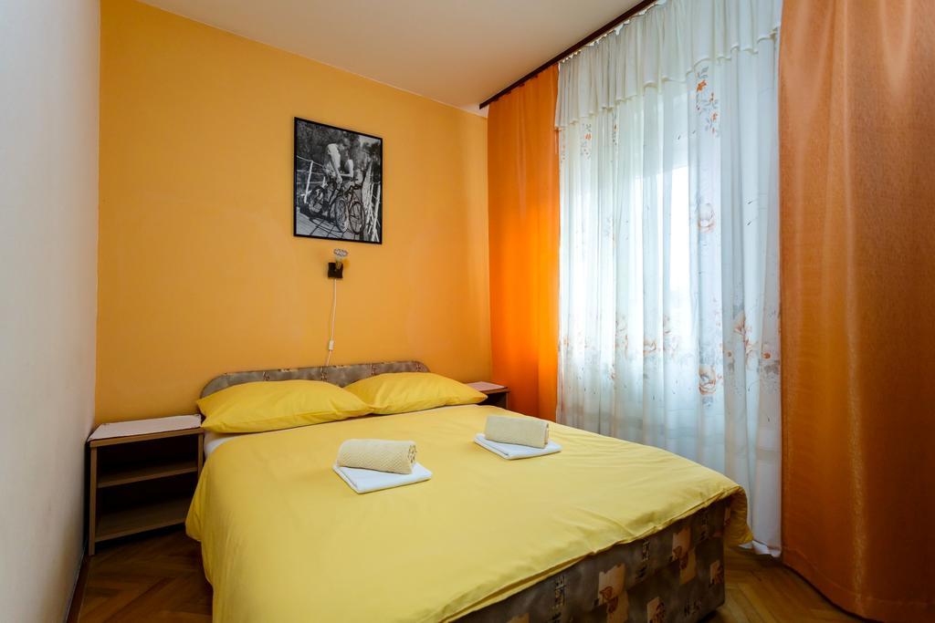 Apartment Meri Krk Town Buitenkant foto