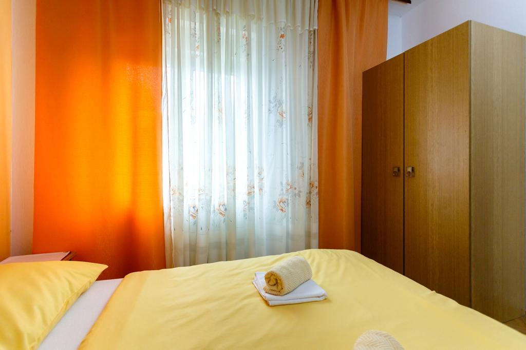 Apartment Meri Krk Town Buitenkant foto