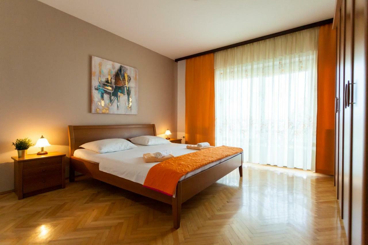 Apartment Meri Krk Town Buitenkant foto
