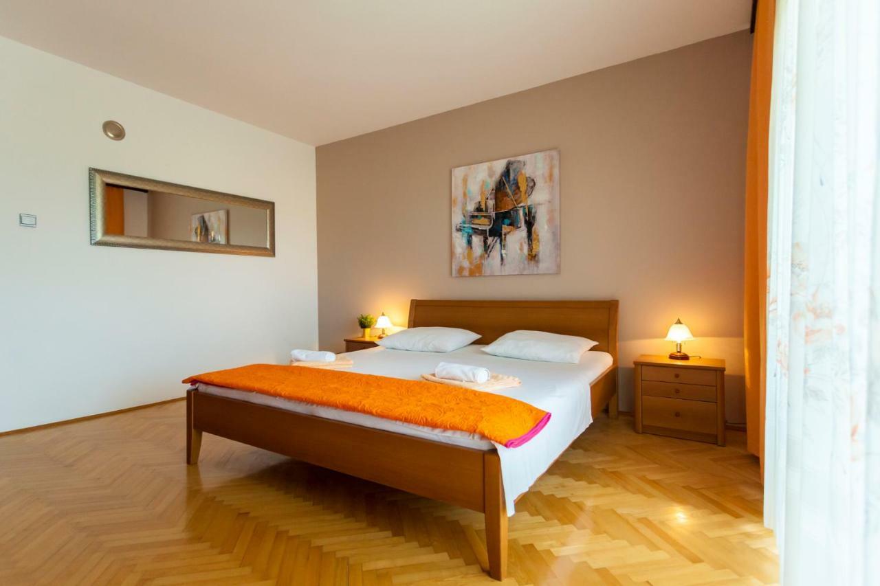 Apartment Meri Krk Town Buitenkant foto